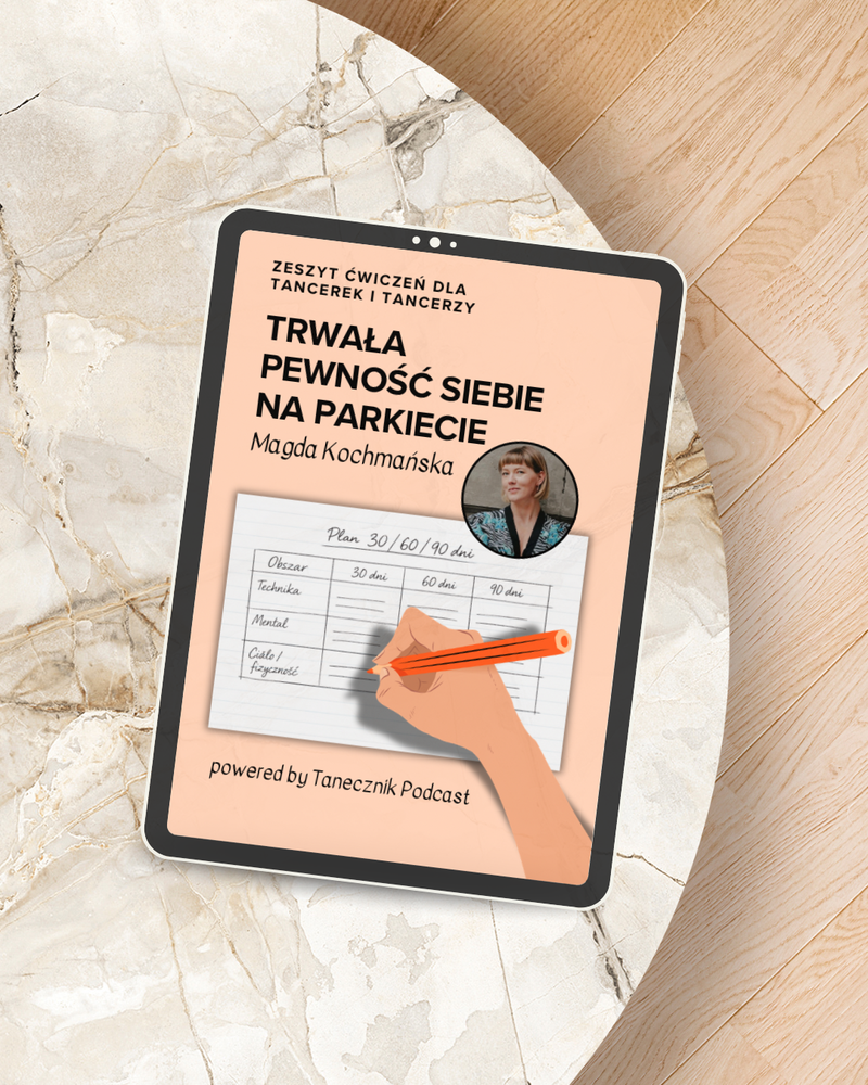 Workbook pokazany na tablecie na stoliku